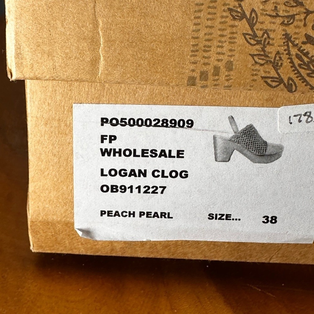 Free People NWB Size 38EU‎ peach pearl the Logan Leather Clogs - Picture 11 of 11